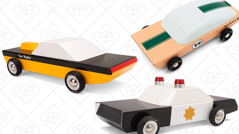 Modelo de coche patrulla, $24 con código POLCRU20 | Doc Ryder, $20 con código DOCRYD20 | Coche de carreras vintage, $24 con código ACECAR20